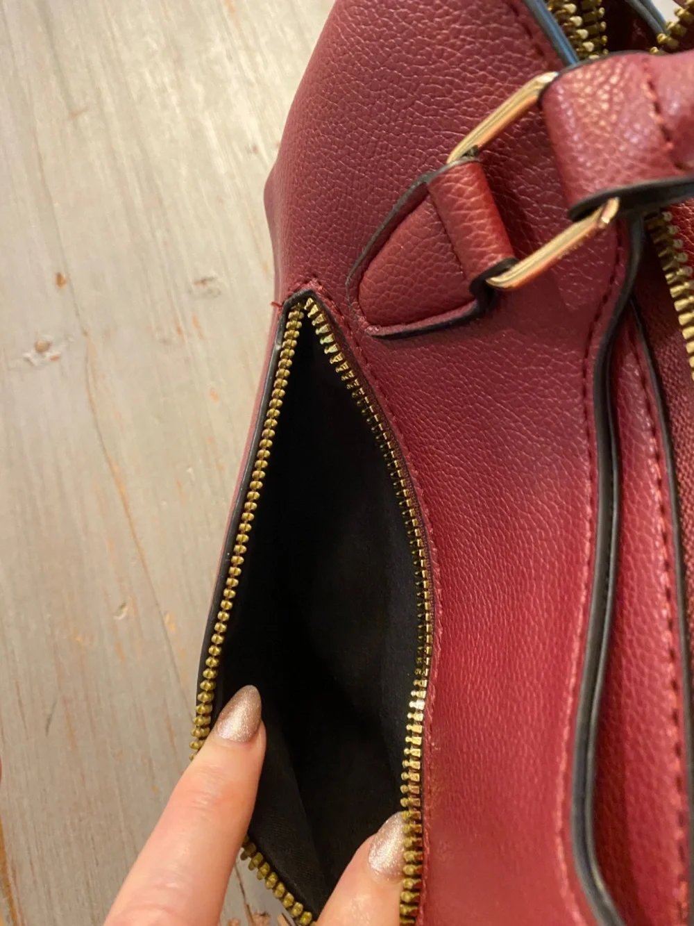 048 - Oakdale Burgundy Faux Leather Handback with Scarf